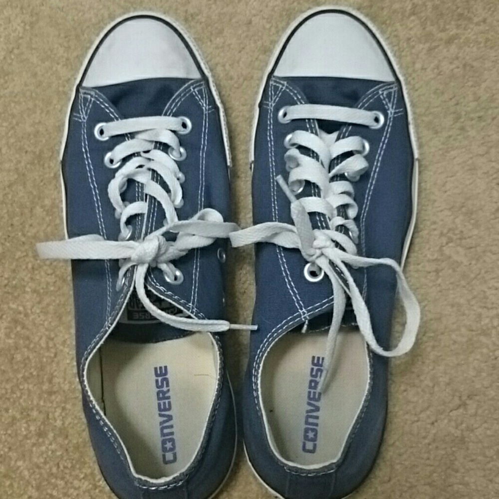 Converse Low Top Sneakers in Navy Blue and White